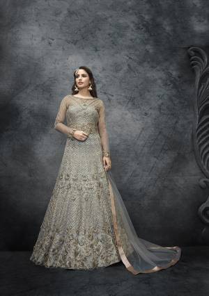 Featuring an attractive pattern is especially Woven designed for all contemporary women. Gown Fabric: - Soft Net, Length: 56 inch. Be the prettiest lady in this Finished Anarkali Gown. Package Content: 1 Gown: 1 Dupatta, Type: Anarkali, Size:- Semi-Stitched. It is ideal for Ceremony, Evening and any Wedding function
