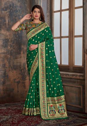 Beautiful Designer Green Banarasi Silk Weaving Jacquard Saree with Blouse Piece