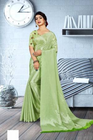 Beautifull Plain Saree Come With Designer Contrast Blouse