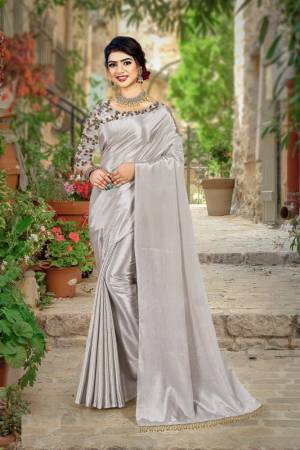 Beautifull Plain Saree Come With Designer Contrast Blouse