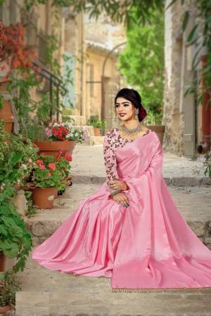 Beautifull Plain Saree Come With Designer Contrast Blouse