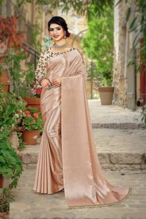 Beautifull Plain Saree Come With Designer Contrast Blouse