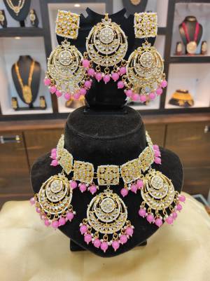 Chokar Necklace with Earring and Mangtika 
