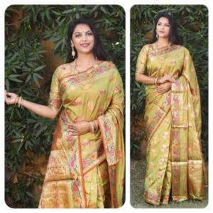 Fancy Saree Come With Lichi Silk Fabric