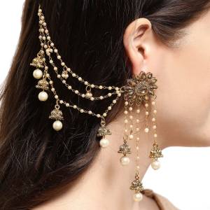 Grab This Stylish Heavy Earring For Single Ear. This Pretty Earring Is Beautified With Stones And Pearls Chains. Pair This Up With Any Of Your Attire.
