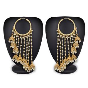 For An Attractive Look, Pair Up This Beautiful Set Of Earrings With Any Colored Traditional Attire. This Beautiful Set Of Earrings Is Light Weight And Easy To Carry Throughout The Gala.