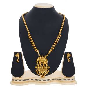 Another New Trend With Elephant Patterned Is Here With This Necklace Set In Golden Color. This Set Can Be Wore In Any Occasion And Can Be Paired With Any Colored Traditonal Attire.