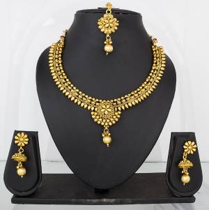 Show Up Your Elegance With This Pretty Golden Colored Necklace Set Which Can Be Paired With Any Colored Traditonal Attire. Its Material Is In Copper So It Is Light In Weight And Easy To Carry All Day Long.
