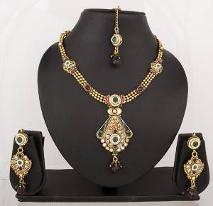 Go Colorful With This Pretty Attractive Necklace Set In Golden Color Beautified With Multi Colored Stones. This Necklace set Can Be Paired With Any Contrasting Colored Traditional Attire.