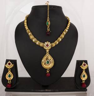 This Wedding Season, Flaunt Your Rich Taste In Jewellery With This Necklace Set In Golden Color Made By Copper. This Necklace Set Is Light Weight And easy To Carry Throughout The Gala.