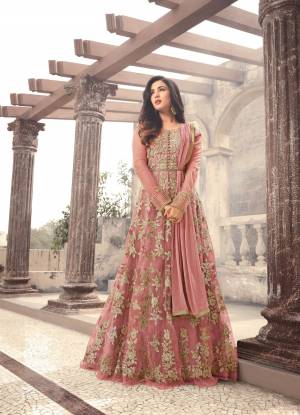 Grab This Suit For The Next Wedding You Attend n Very Pretty Dusty Pink colored Designer Floor Length Top Paired With Dusty Pink Colored Bottom And Dupatta. Its Top Is Fabricated On Net Paired With Santoon Bottom And Chiffon Dupatta. Buy It Now.