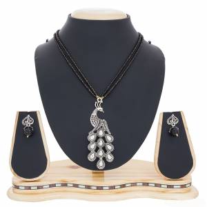New And Unique Mangalsutra Is Here In Silver Colored Pendant. It Has Beautiful Peacock Pattern Paired With A set Of Earrings. Buy This Mangalsutra Set Now.