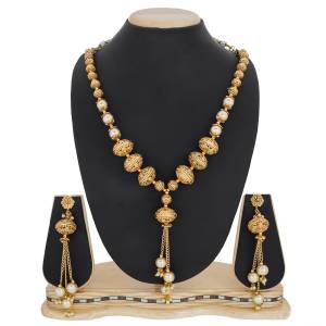 A Bit Traditional Look Is Here With This Golden Colored Necklace Set In Balls Pattern. It Has Lovely Chain Hangings In Necklace And Earrings Too. Buy This Lovely Set Now.