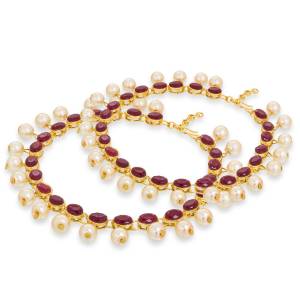 Another Designer Anklet Is Here In Golden Color Beautified With Maroon Colored Stones And White Pearls. This Looks More Pretty When You Wear It. Buy Now.