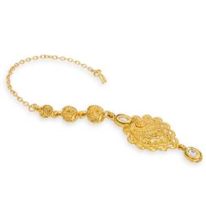 Here Is A Pretty Maang Tika In Golden Color Which Can Be Paired With Any Traditonal Attire. Buy This Set Now.