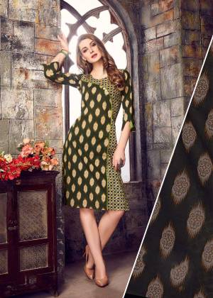 Attract All Wearing This Dark Shade With This Readymade Kurti In Dark Green Color Fabricated On Cotton Beautified with Prints All Over It. This Kurti Is Light Weight And Easy To Carry All Day Long.