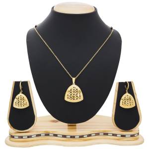 For Your Regular Wear, Grab This Simple And Elegant Pendant Set In Golden Color With A Lovely Pair Of Earrings. This Set Can Be Paired With Any Colored Attire With Or Without Earrings As Per It Is Suitable To You.