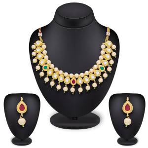 Enhance Your Traditional Look Pairing Up With This Beautiful Kundan Necklace In Golden Color Which Can Be Paired With Any Colored Attire.