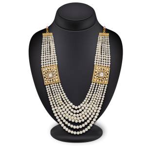 A Queen Necklace Is Never A Bad Idea To Pair Up With Traditional Attire. Grab This Pearl Necklace And Flaunt Your Rich And Royal Look.