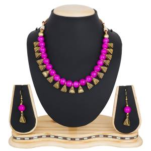 Give An Elegant Look To Your Neckline With This Beautiful Necklace Set Beautified With Pink Colored Motis.