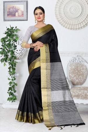 For A Bold And Beautiful Look, Grab This Lovely Silk Saree In Black Color Paired With Grey Colored Blouse. This Saree And Blouse Are Fabricated On Kanjivaram Art Silk Beautified With Weave Sequence Lace Border.