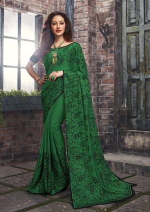 Adorn The Pretty Angelic Look Wearing This Saree In Green Color Paired With Green Colored Blouse. This Saree And Blouse Are Fabricated On Chiffon Beautified With Simple Floral Prints All Over It. This Saree Is Light In Weight And Also Easy To Carry All Day Long. 