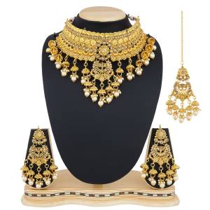 Enhance Your Ethnic Look Wearing This Heavy Necklace Set In Golden Color Which Can be Paired With Any Colored Attire. This Necklace Set Is Light In Weight And Easy To carry Throughout The Gala.