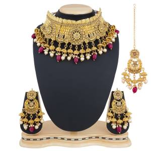 For That Lovely Wine Colored Dress, Here Is Perfect Necklace Set To Pair Up With. This Golden Colored Necklace Set Is Mix Metal Based Beautified With White And Wine Colored Beads. Buy It Now.