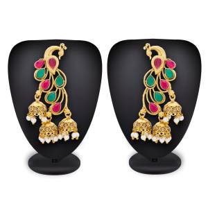 Give A Heavy Look To Your Attire With This Pretty Earrings Set In Golden Color Beautified With Multi Colored Stones. This Set Is Light In Weight And Easy To Carry All Day Long.