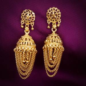 New And Unique Patterned Jhumkas Styled Earrings Are Here In Golden Color. This Beautiful Pair Is Light Weight And Can Be Paired With Any Colored Ethnic Attire.