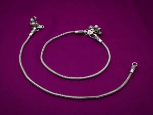 Simple And Elegant Pair Of Anklet Set Is Here In Silver Color. This Anklet Set Gives An Elegant Look To Your Feet.