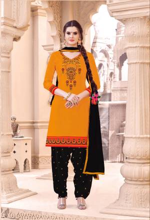 Attract All With This Attractive Suit In Musturd Yellow Colored Top Paired With Black Colored Bottom And Dupatta. Its Top And Bottom Are Fabricated On Cotton paired With Chiffon Dupatta. Buy This Dress Material And Get This Stitched As Per Your Desired Comfort.