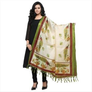 A Lovely Peacock Printed Dupatta Is Here In White And Green Color Fabricated On Cotton Art Silk. This Attractive Dupatta Will Definitely Earn You Lots Of Compliments From Onlookers.