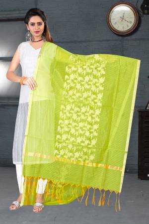 This Festive Season Give An Enhanced Look To Your Simple Suit With This Dupatta In Green Color Fabricated On Banarasi Art Silk. This Dupatta Is Light Weight And Easy To Carry All Day Long.