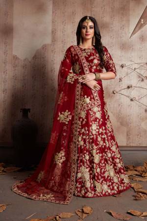 This set features a maroon velvet dori work lehenga choli set. It comes along with lace work dupatta and heavy embroidery on dupatta's net. Matching blouse with heavy dori dori work.Looks completely heavy work.