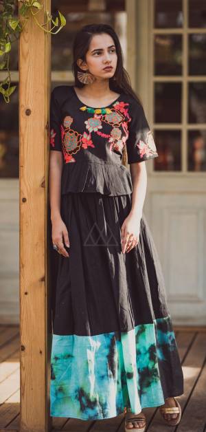 BLACK SKIRT TOP WITH EMBROIDERED PEPLUM BLOUSE
ADDED WITH SHIBORI DIGITAL PRINT