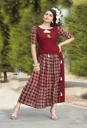 Here Is A Designer Readymade Kurti With Double Layered Pattern In Maroon Color Fabricated On Rayon Beautified With Prints. It Is Soft Towards Skin and Easy To Carry All Day Long.
