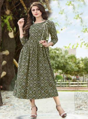 If You Are Fond Of Prints, Than Grab This Pretty Readymade Kurti In Grey And Green Color Fabricated On Rayon Beautified With Small Prints All Over. Buy This Flair Pattern Kurti Now.
