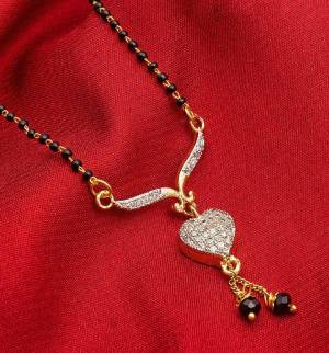 Grab This Pretty Simple And Elegant Looking Mangalsutra For Your Casual Wear. This Pretty Mangalsutra Suits With All. It Is Light Weight And Easy To Carry.