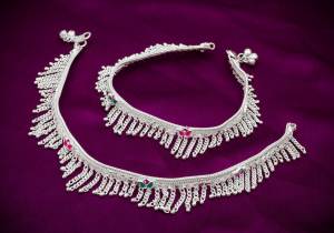 Grab This Beautiful And Attractive Anklet Set In Silver Color With Lovely Hangings All Over. This Pretty Set Will Give An Elegant Look To your Feet. Buy Now.