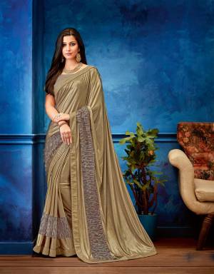 Be lured by the beauty of minimalistic and modern style saree and enchant everyone by your fashionable choices.