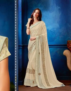 Bring life to the classics in this unmatched and timeless hued saree and look regal and ravishing. 