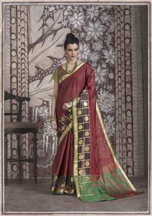 For A Royal Look, Grab This Rich Looking Saree In Maroon Color Paired With Contrasting Green Colored Blouse. This Saree And Blouse are Fabricated On Banarasi Muslin Silk Beautified With Weave. 
