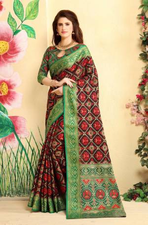 Dark Colors Suits Every Skin Tone, So grab This Saree In Dark Brown Color Paired With Dark Green Colored Blouse. This Saree IS Silk Jacquard Based Paired With art Silk blouse. Buy This Saree Now.