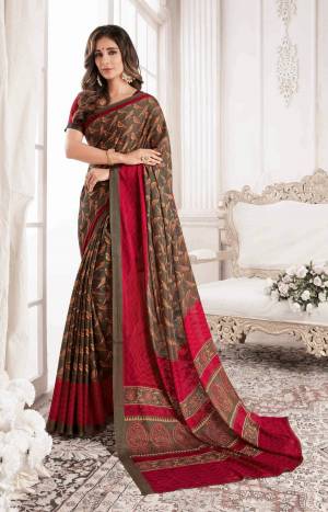 Darkest Color In Green Is Here With This Pretty Printed Saree In Military Green Color Paired With Maroon Colored Blouse. This Saree And Blouse Are Georgette Based Beautified With Floral Prints all Over.