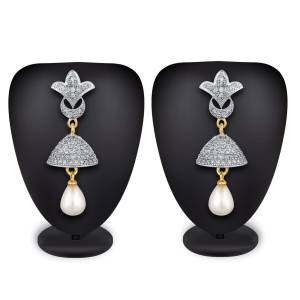 Elegant Looking Pair Of Earrings Is Here In Jhumki Style. Grab This Pretty Pair In Golden Color Beautified With White Colored Stones All Over.