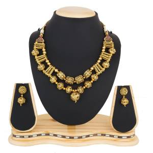 New and Unique Patterned Necklace Set Is Here In Golden Color Which Will Earn You Lots Of Compliments From Onlookers. It Can Be Paired With Colored Attire Indo-Western Attire.