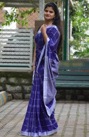 Grab This Pretty Saree In Violet Color Paired With Black Colored Blouse. This Saree And Blouse Are Fabricated On Cotton Linen Beautified With Checks Prints all Over. 