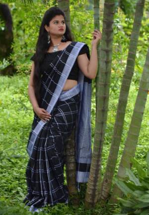 For Your Casual Or Semi-Casual Wear, Grab This Pretty Light Weight Saree In Black Color Paired With Black Colored Blouse. This Saree And Blouse Are Fabricated On Cotton Linen Beautified With Checks Prints all Over. 