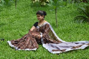 Grab This Pretty Saree In Brown Color Paired With Black Colored Blouse. This Saree And Blouse Are Fabricated On Cotton Linen Beautified With Checks Prints all Over. 